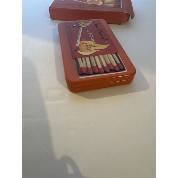 Too Faced LIGHT MY FIRE Eyeshadow Palette - Smells Like Cinnamon Hearts! - Picture 4 of 7